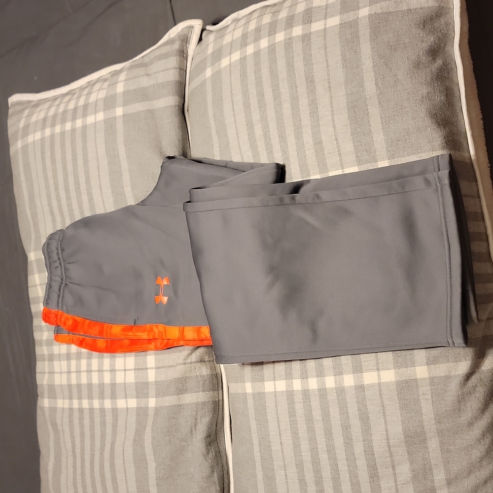 UNDER ARMOUR BOYS LARGE